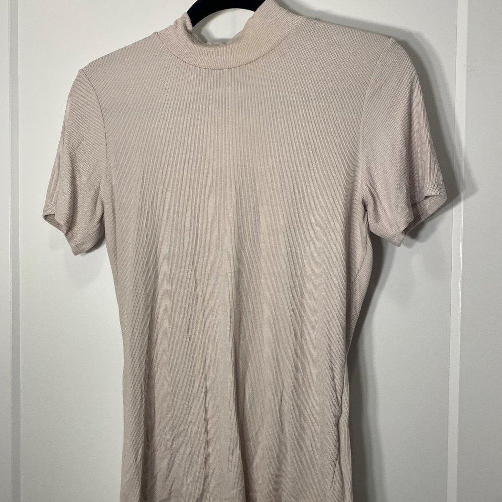 Tahari cream color shirt size L never worn